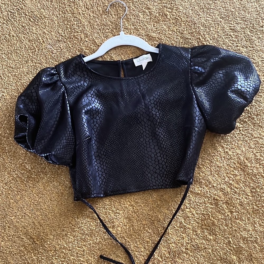 Black crop wrap around top. Size Small
